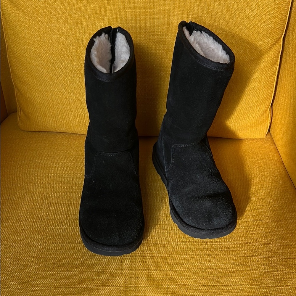 Black Suede Boots with Shearling Lining